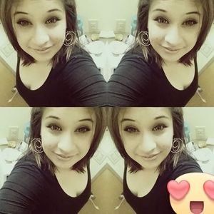 Meet your Posher, Leticia